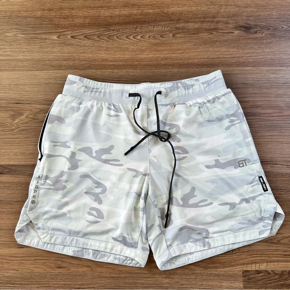 Born Tough AIRPRO Camo Shorts Lined Men Small 6 Workout Performance Premium Zips